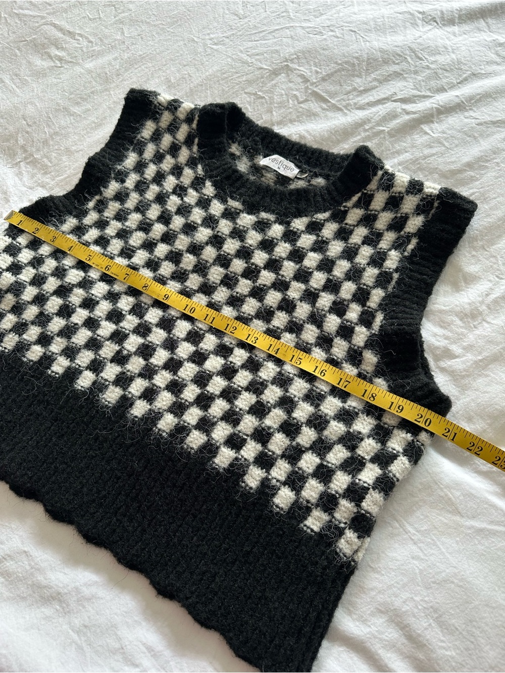 vestique Black and White Checker Knit Sleeveless Sweater Vest, size medium - Picture 10 of 12